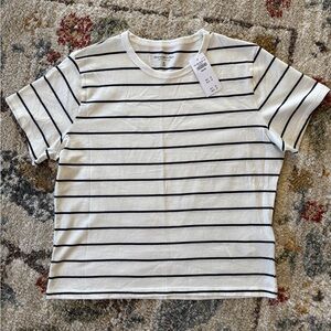 NWT M Abercrombie & Fitch Short Sleeve White and navy T-Shirt